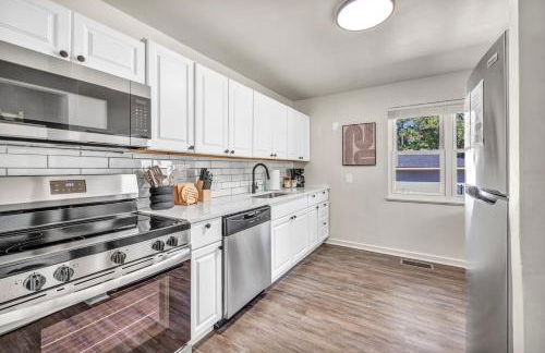 Fenced & Pet-Friendly! Modern 2BR Retreat! CLE-BW - Foto 36