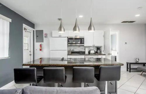 Cozy Getaway with Pool and Putting Green Unit 1 - Foto 2