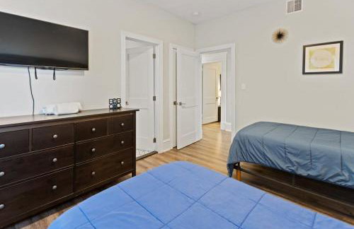 Luxurious 8BR Beach Duplex w Ocean Views - Photo 12