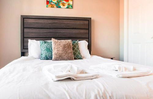 The Lucky Charm Sunny Screened Porch Near USC&Base - Foto 11