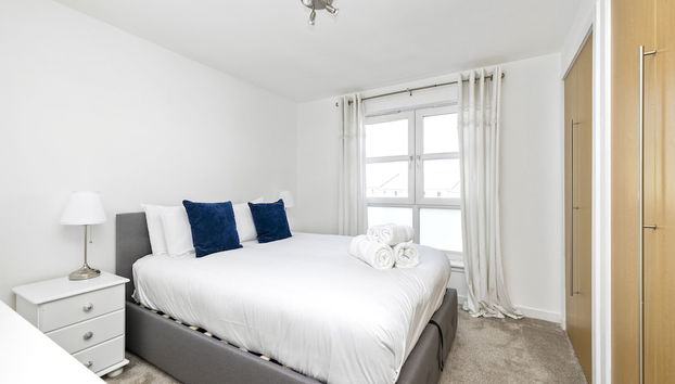 JOIVY Stunning 2-Bed Flat W/ Free Parking - Foto 2, Habitación