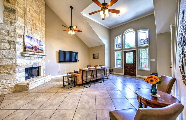 Luxury Home! - Pool - Fire Pit - Near Canyon Lake! - Foto 28