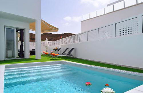 Big Villa Tauro with Private Heated Saltwater Pool & Jacuzzi & BBQ & Game Room & Arcade Games - Foto 9