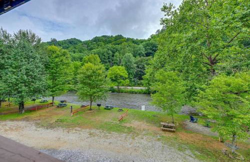 The Hala Lodge and Campground -Riverfront Class 3 -1bed 1bath on Nantahala River - Foto 9