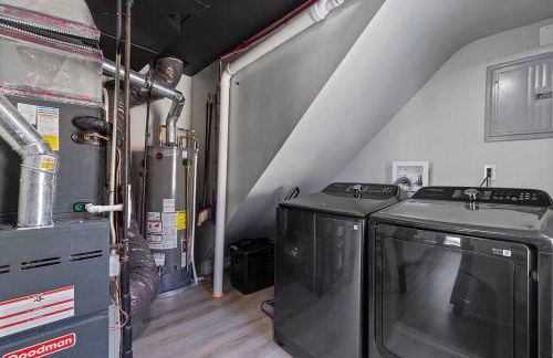 Dark House With HotTub TV in Rooms - Foto 44