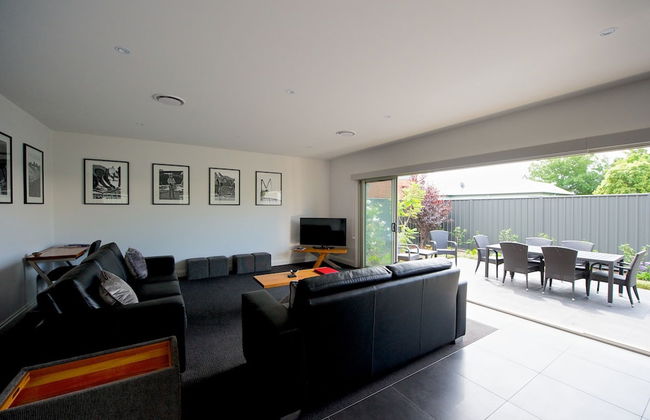 Mansi on Raymond - Photo 32