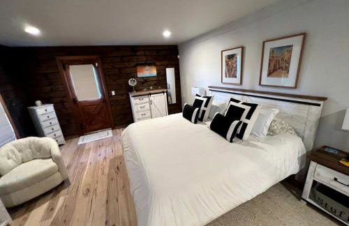 Elegant Western-Style Vacation Rental with Mountain Views near Madison River in Ennis, Montana - Foto 18