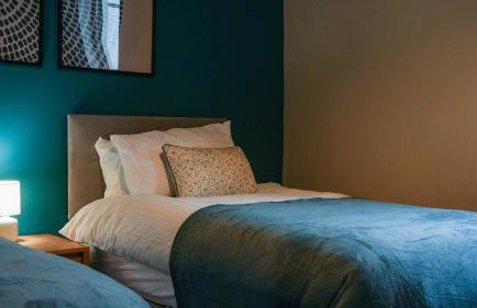 Treeton - Brand New 3 Bed House, FREE Parking & Great for Groups - Hosted by Stay Host Save - Photo 32