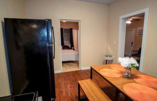 Cozy Downtown Guest House 2br/1ba Sleeps 8 - Foto 20