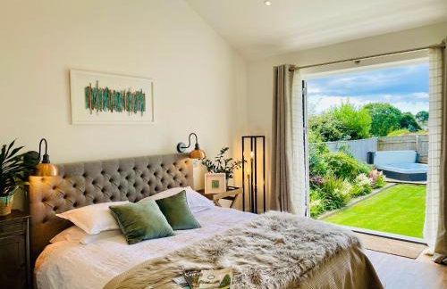 The Cuckoo's Retreat - Luxurious home with private garden & jacuzzi - Photo 1