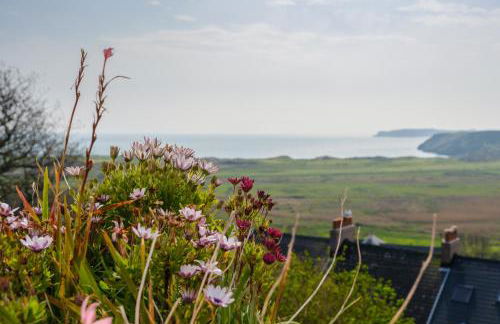 Priory Bay Escapes - Matahari - Photo 11