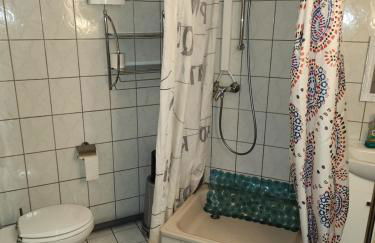 Halle, TOP -PREISE, große 79 qm SD FeWo, EG, wahlweise mit 1- 3 DZ, inklusiv TV Lounge, Küche, Bad WC Einfach und gut, Langzeitmieter VB Preise - Foto 13