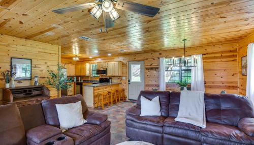Cabin on Lake Raymond Gary with Dock, Grill and Views! - Foto 4