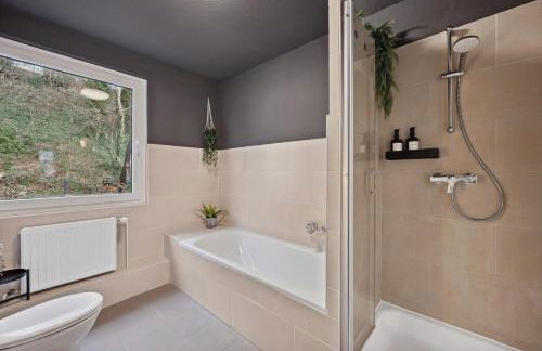 MAISUITES Sperling - Zentrale Ferienwohnung mit Boxspringbett, Kaffeevollautomat, WLAN & seitlichem Seeblick - Foto 8