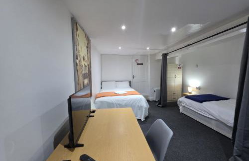 Spacious 3-Bedroom Apartment Near Stratford, 1 Minute From Train Station - Foto 31