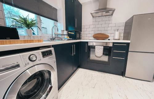 Hamilton House by Solace Stays - Photo 4