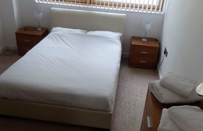 Stylish Quayside Apartment - Photo 4