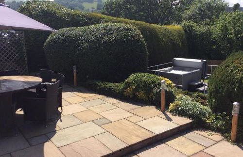 Ty Bach, 1 bedroom home with hot tub and views - Photo 17