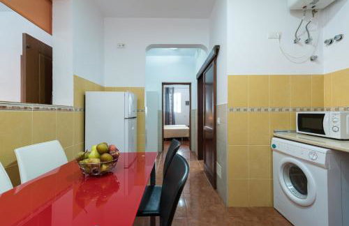 Private Solarium - 2BR House Near the Airport - Foto 15