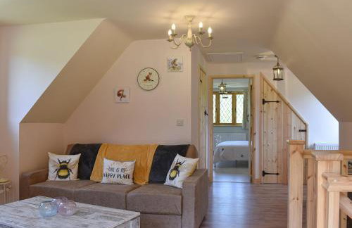 The Bee Hive - Photo 7