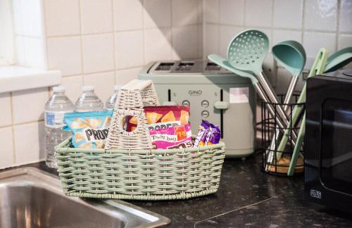 Stylish quaint home hosted by ESONGRACE Stays in Stoke-on-Trent - Perfect for Families - Contractors - Holiday makers - Emergency Housing - Professionals - Foto 24