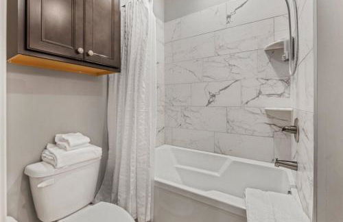 Luxury 2 Bedroom Townhouse #1 - Foto 11