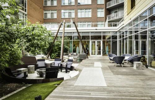 Urban 2BR Oasis with Scenic Rooftop and Gym - Foto 40