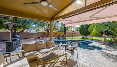 Luxe Desert-Chic 3BR with Heated Pool, Spa, and Grill - Foto 4, sunbed, Garden view