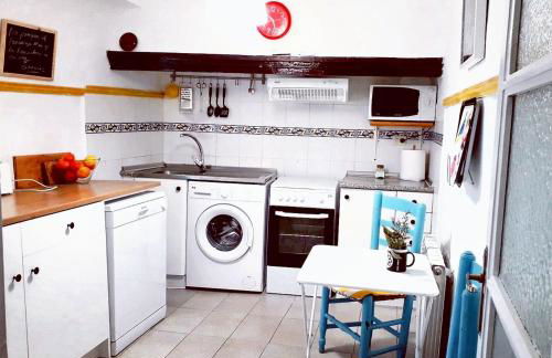 Charming House in El Poyo del Cid with Garden and Terrace - Foto 8