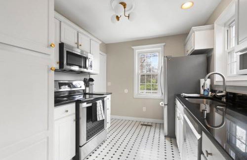 Inviting 4BR2BA in Oakley with 2 Park Spots & Lg Deck - Foto 19