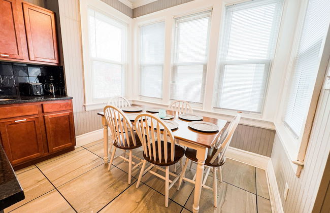 THE 1023 With Private Yard & Parking, Near Falls & Casino by Niagara Hospitality - Photo 22