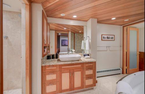 Steps to the Ellis River - Luxe, Hot Tub, Game Room - Foto 36