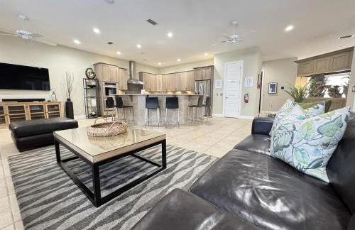 Luxury Mansion Pool Hot Tub Theater Outdoor Kitchen BBQ GM RM 2 Miles Disney - Foto 54