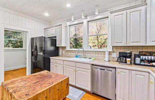 Riverfront Retreat: Sauna, Private Forest, 6 Falls - Foto 28