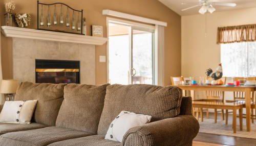 Lazy Squirrel - Cozy Family House with Full Game Room - Foto 2