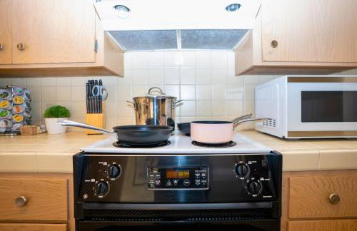 Central 3BR Home Steps from Castro St - Foto 30