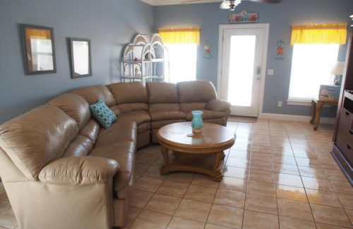 Large Beach House with Great Oceanviews, Game Room, Swimming pool - Photo 20