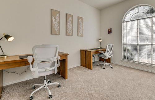 Elegant Home with Private Patio, 2 Mi to UTD Campus! - Photo 18