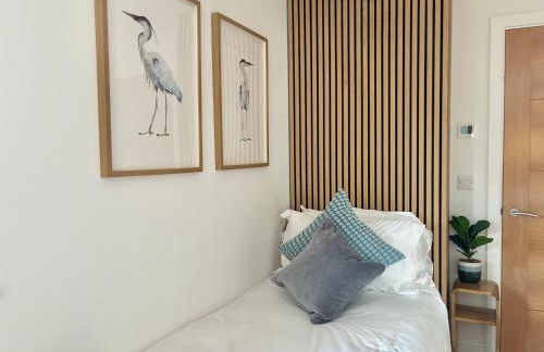 Still Waters - Luxury Lakeside Retreat with Hot Tub - Photo 75