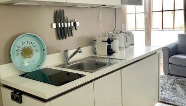 HAPPY PLACE mit Sonnen-Balkon und Stellplatz nur 400 m zum Strand - Foto 5, stove, dishwasher
