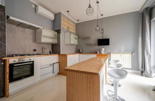 3 Suite in Centro Città con Vista Mare, Doccia Cromoterapia & Netflix Gratuito - Foto 32