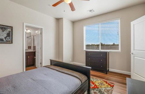 Moonlight Ridge Spacious Townhome 3 miles from Downtown AC Garage Near Snowbowl - Foto 15