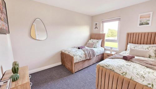 Modern 5 Bedroom Townhouse with Free Parking - Foto 5