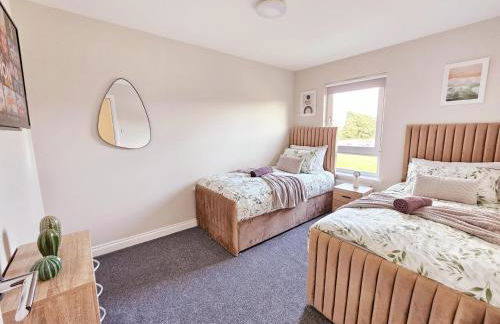 Modern 5 Bedroom Townhouse with Free Parking - Foto 5