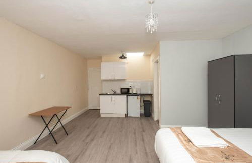 Saffron Studios - Photo 18