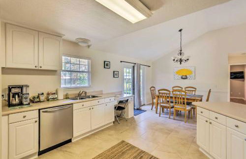 Sunshine State Escape 3 Mi to Navarre Beach! - Foto 9