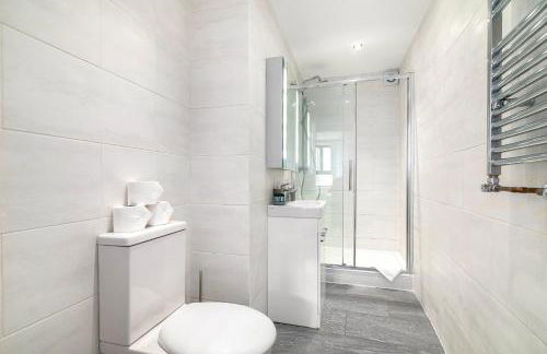 3-Bedroom House with 2 Living Rooms & Balcony near Brick Lane, London - Foto 12