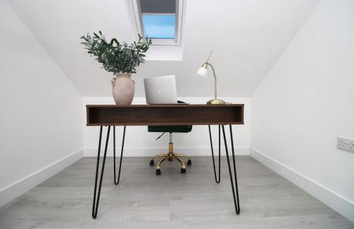 New Cardiff Bloc Exclusive Apartments By Prime Stays - Shops and Parking - Great for Groups and Families - Foto 55