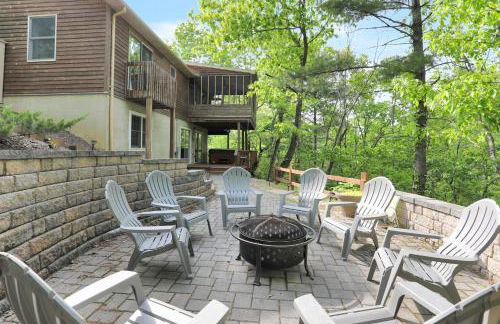 Lazy Basye Shenandoah Cabin with Hot Tub, Sleeps 10 - Foto 5