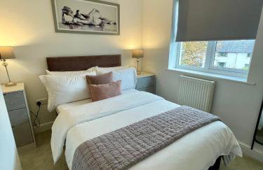 Compact Modern Apartment Single Person or Couple Only - Photo 7